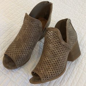 QUPID Vegan Cutout Ankle Boots / Booties